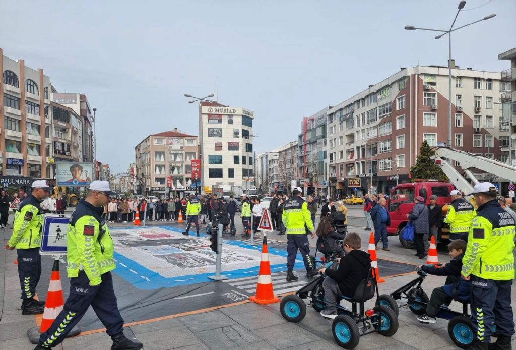 Eitim tr ve simlasyona vatandalar tarafndan byk ilgi